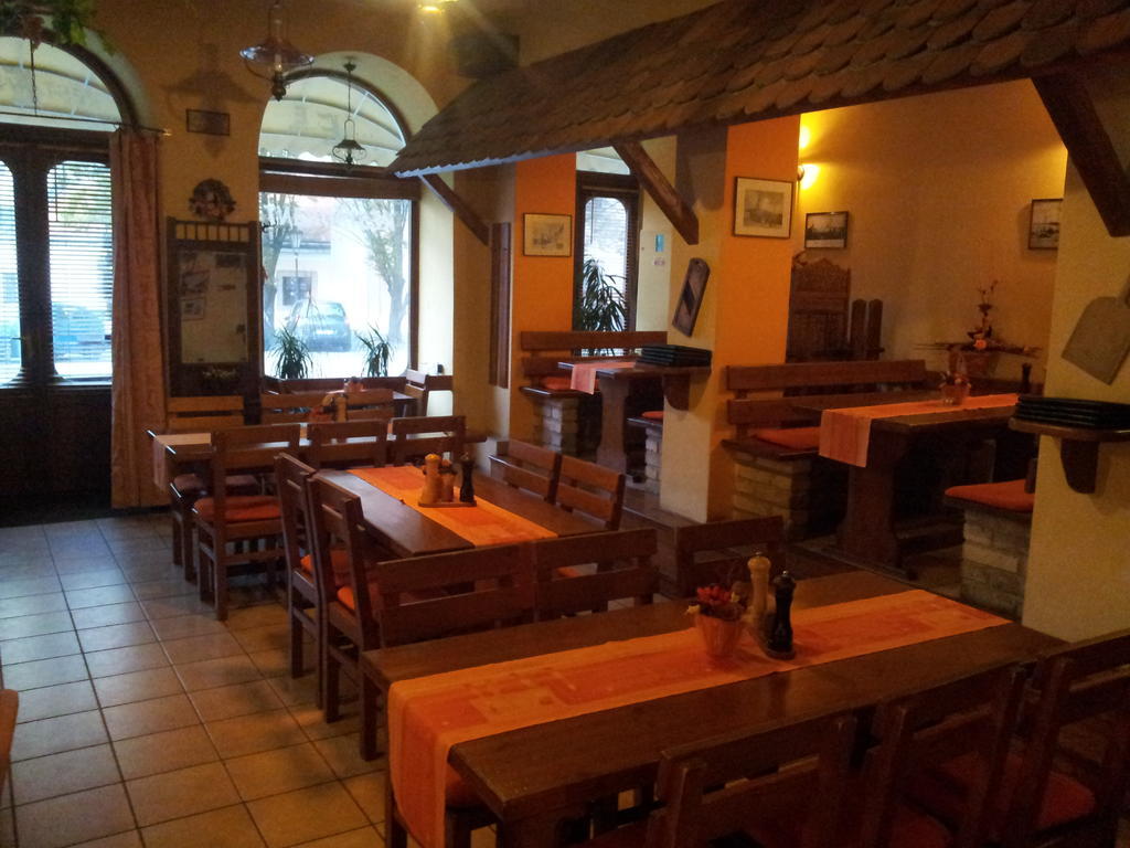 Hotel Excellent Kroměříž Dış mekan fotoğraf
