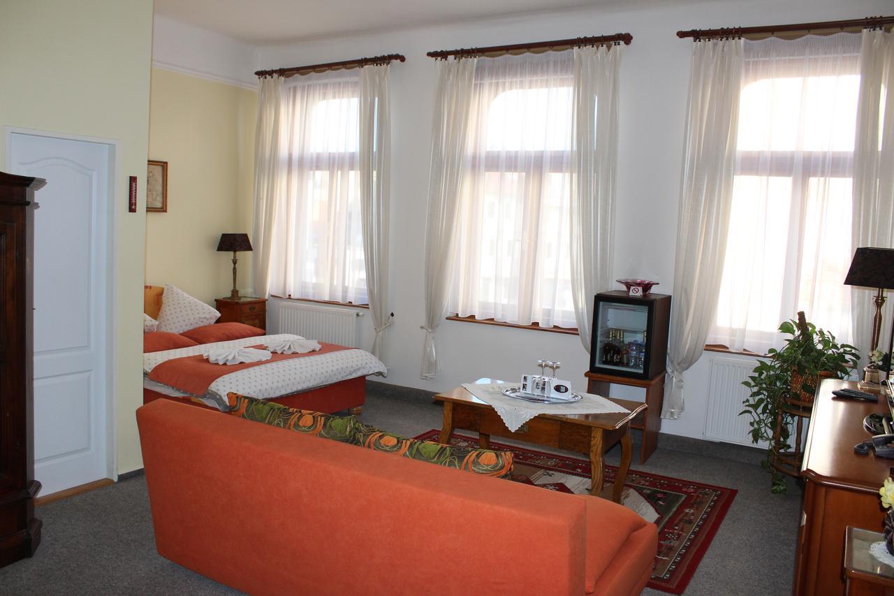 Hotel Excellent Kroměříž Dış mekan fotoğraf